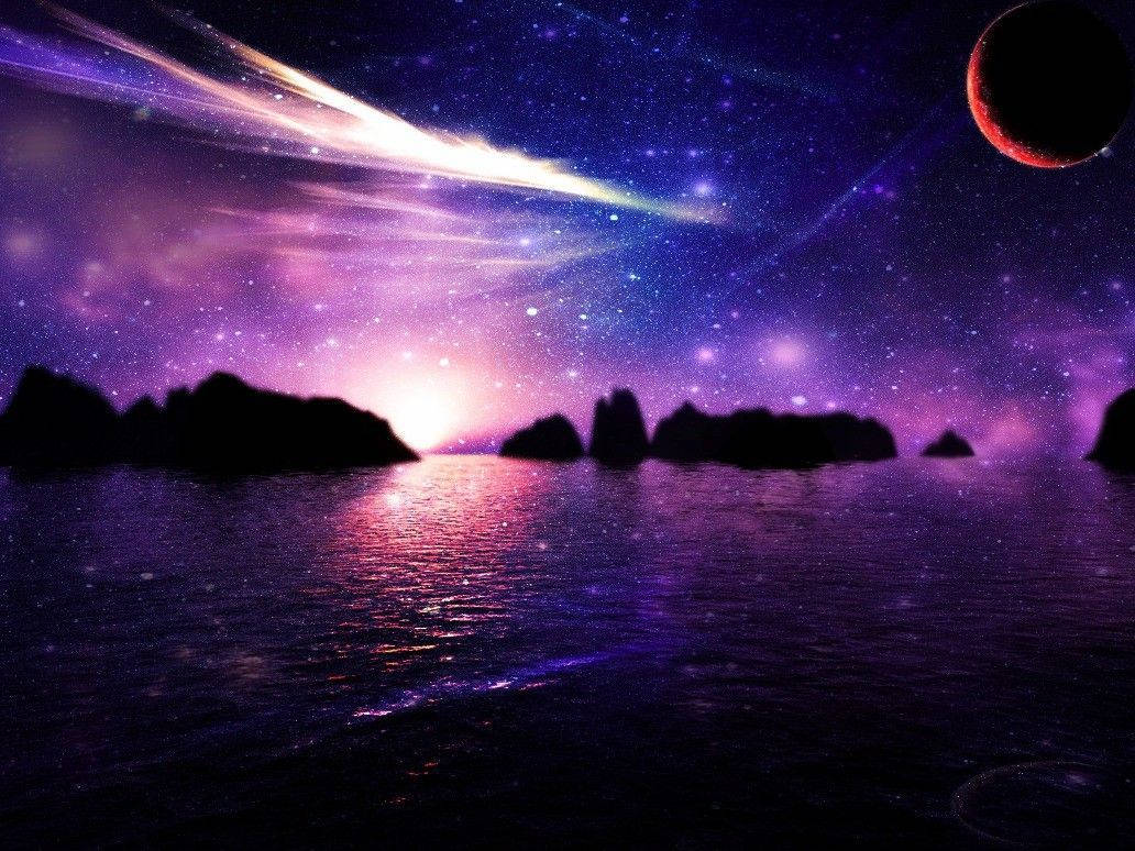 紫色星雲和星星倒映在水面上，伴隨著剪影岩石和天空中的紅色行星。