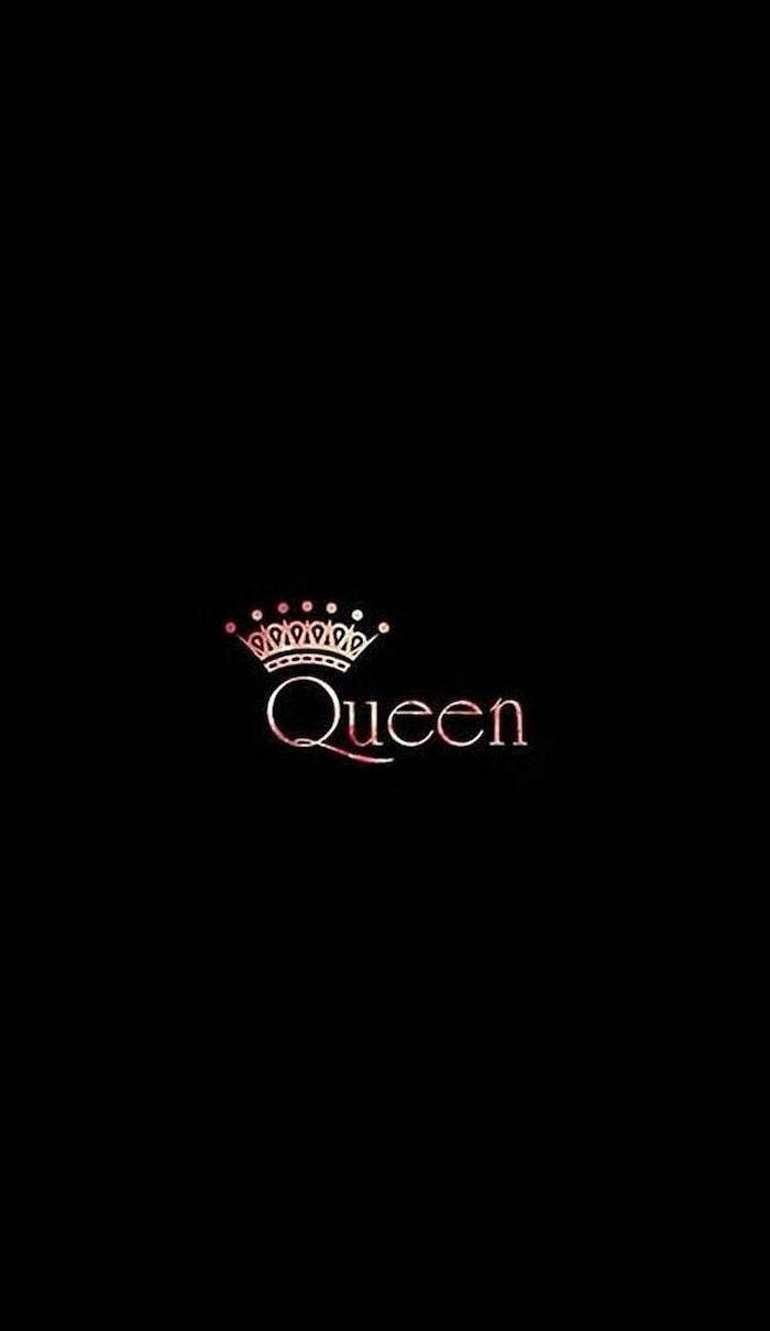 發光皇冠和「Queen」字樣在黑色背景上