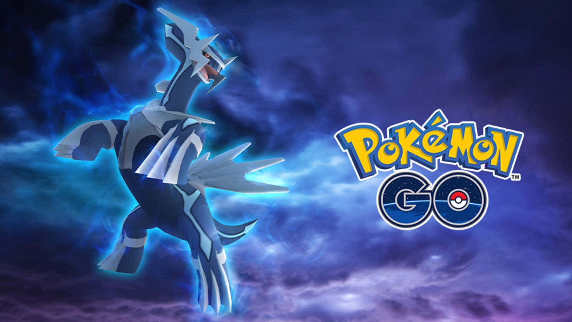傳說寶可夢在暴風雨的天空中散發著藍色光芒，旁邊有 Pokémon GO 標誌。