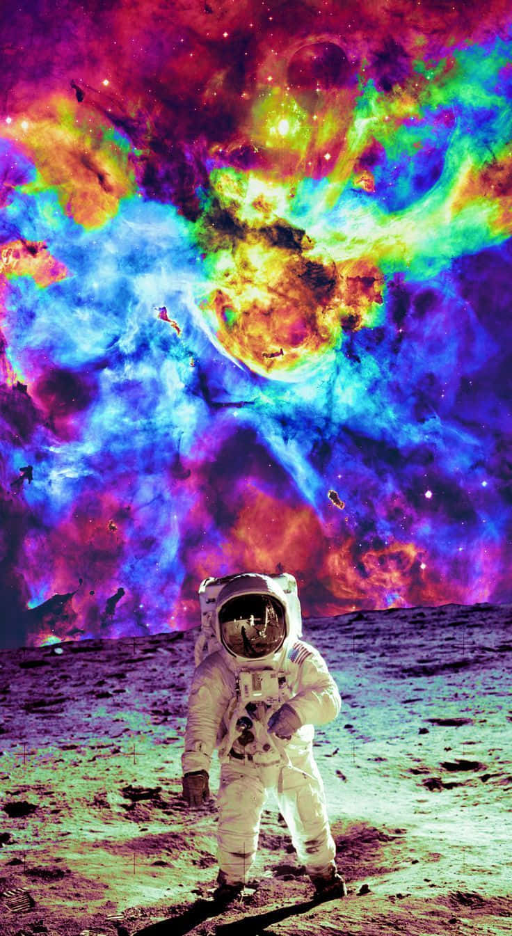 月球上的太空人面對 vibrant 宇宙星雲