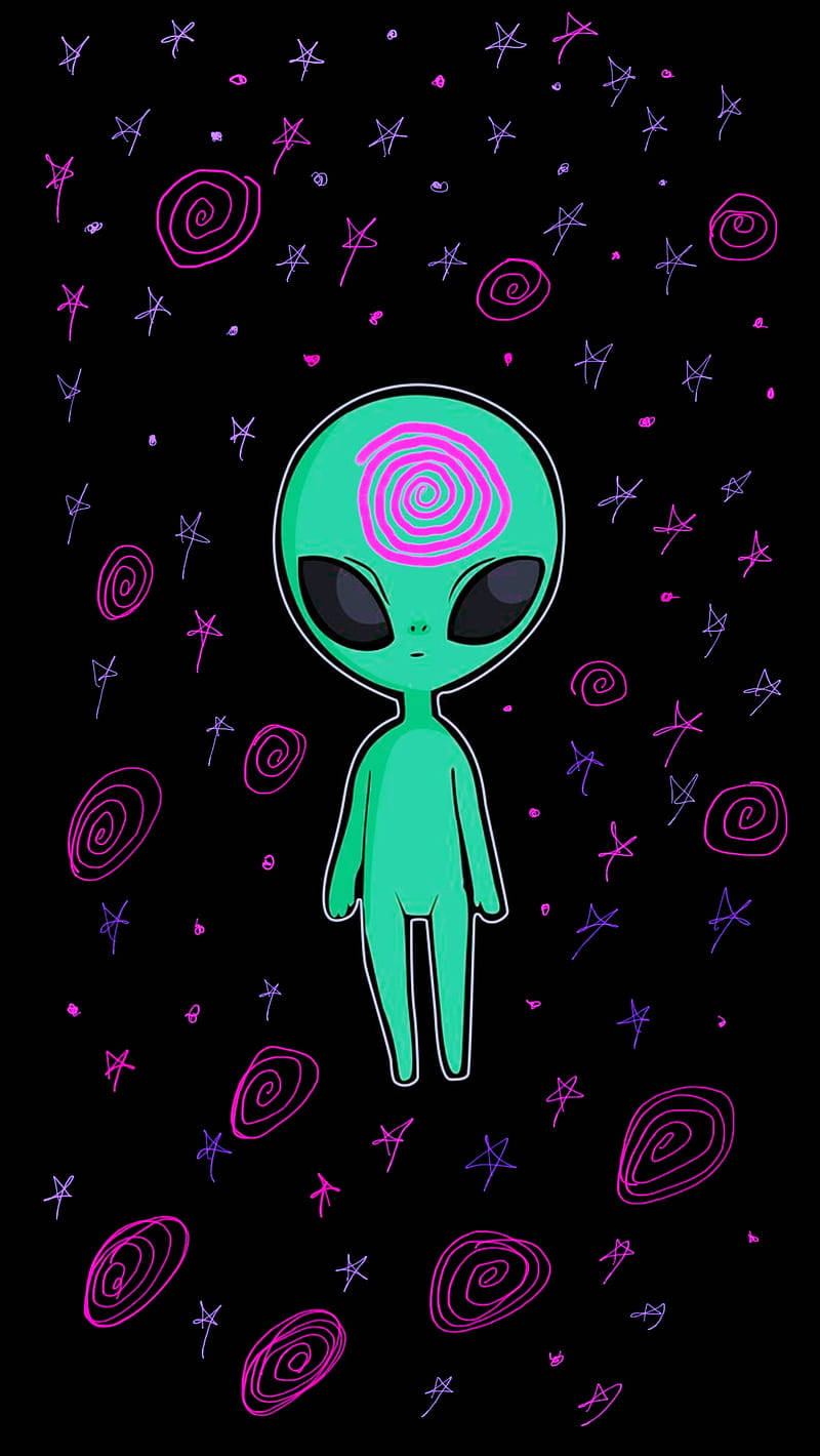 迷幻酷炫外星人 壁紙 — 一個可愛的綠色外星人，頭部是粉紅色螺旋形，漂浮在發光的紫色星星和漩渦中，背景為黑色。