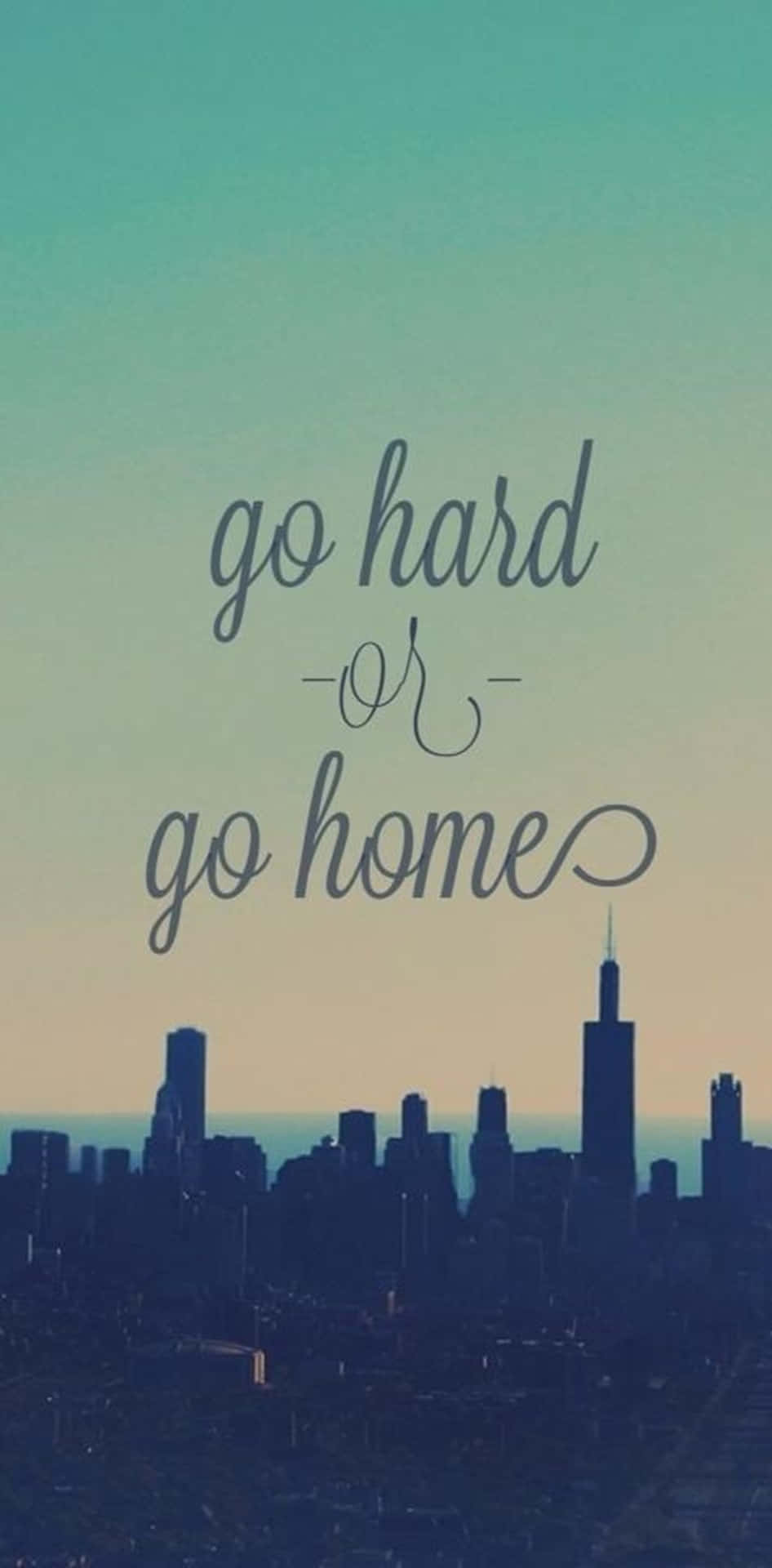 黃昏時分的城市天際線，配上勵志名言 go hard or go home。