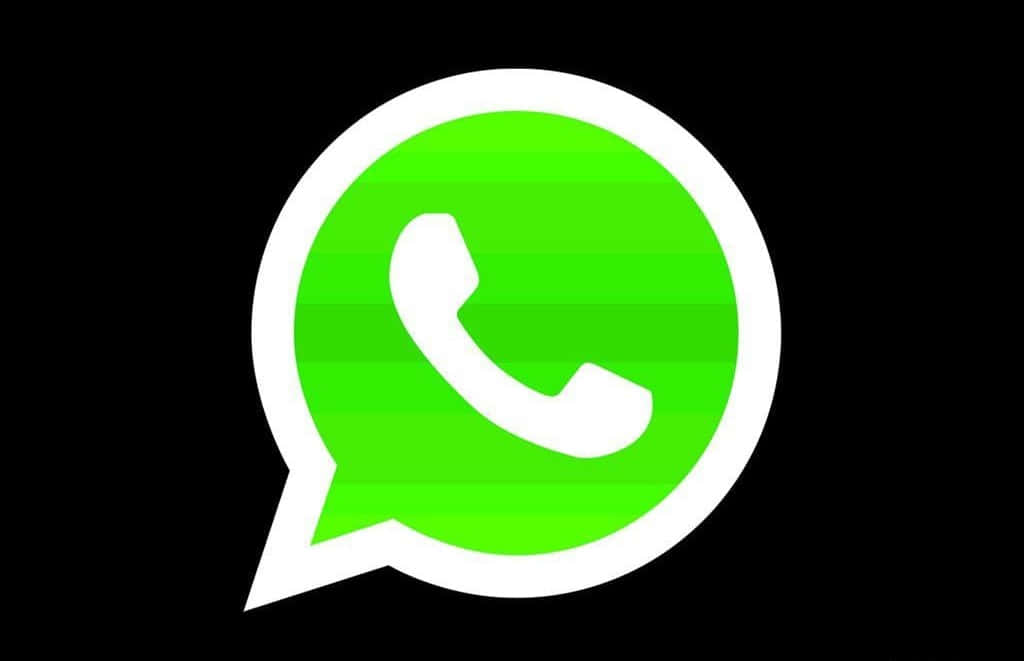 黑色背景上帶有白色電話圖標的綠色WhatsApp標誌