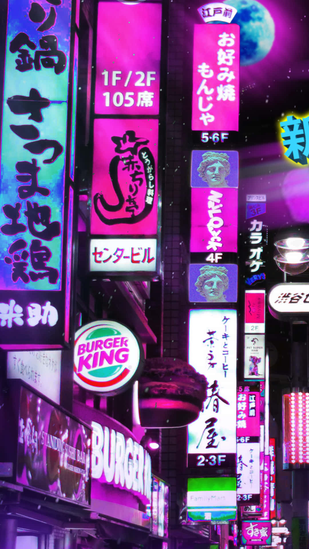 夜晚霓虹燈照亮日本城市街道，發光的招牌和滿月。