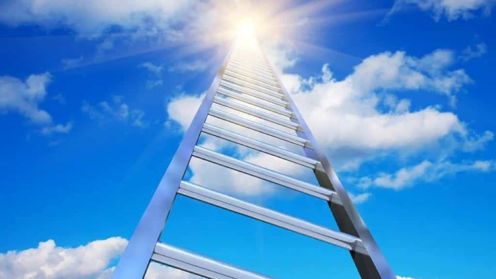 金屬梯子穿過藍天白雲伸向太陽。