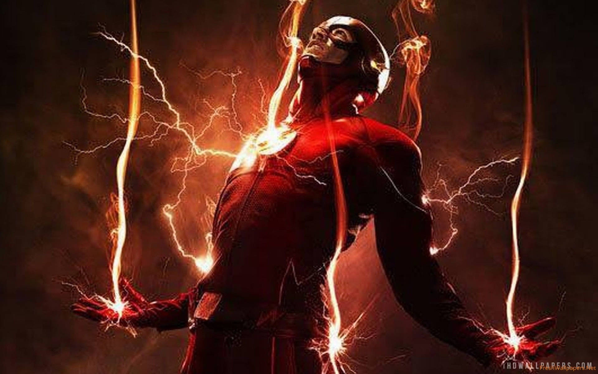 超級英雄 The Flash 在黑暗風暴中被噼啪作響的閃電包圍。