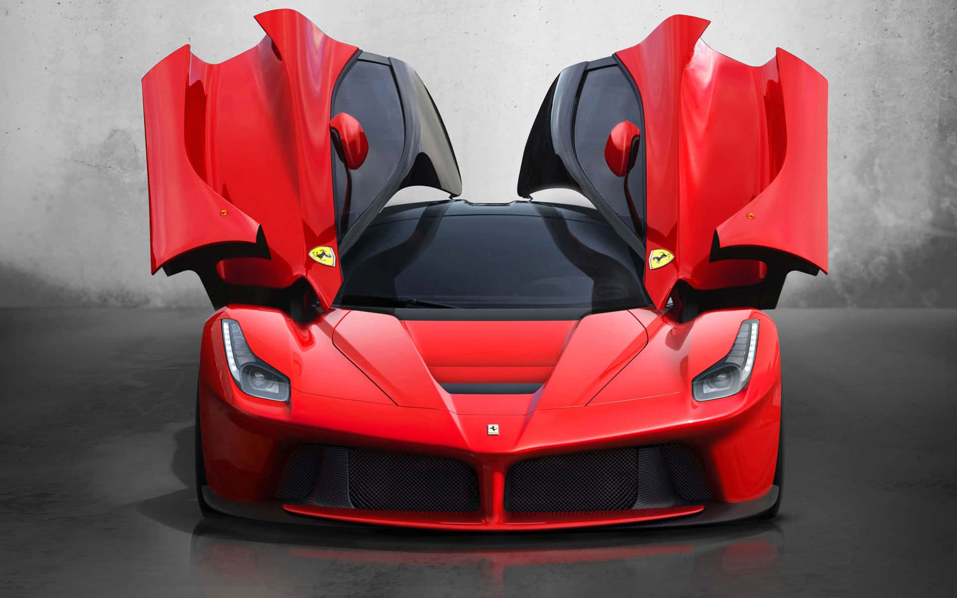 紅色法拉利LaFerrari在攝影棚內車門敞開