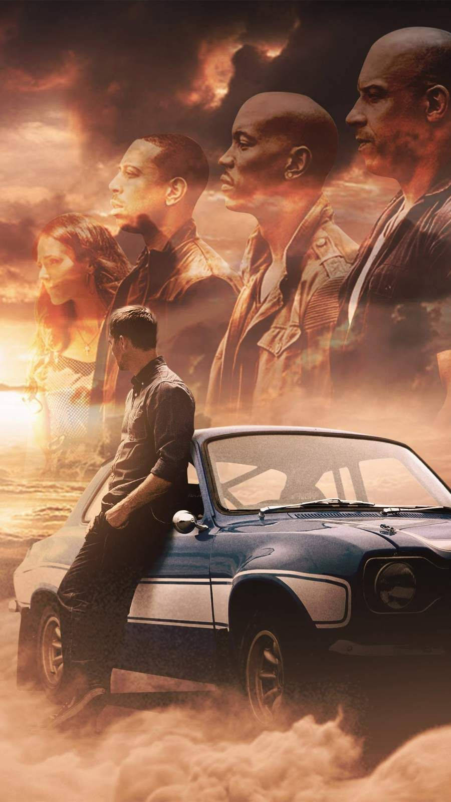 男人靠在藍色汽車上，漂浮的人物在熾熱的日落天空。