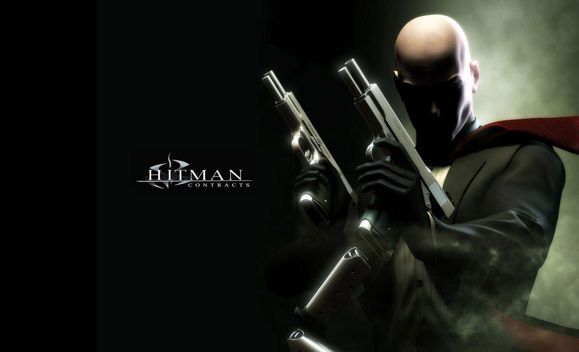 進入《Hitman 2》世界，與特工47一同執行任務 壁紙 — 一個光頭蒙面刺客穿著黑色西裝，在黑暗煙霧背景中手持兩把銀色手槍，並帶有Hitman Contracts標誌。