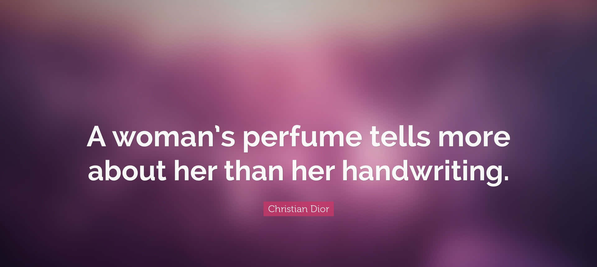 Christian Dior 的名言，背景為紫色漸變。