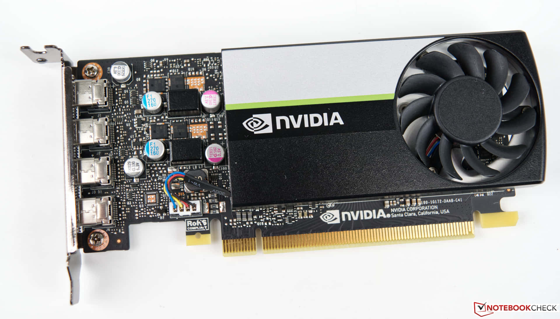 NVIDIA 顯示卡，帶有散熱風扇和 PCIe 連接器