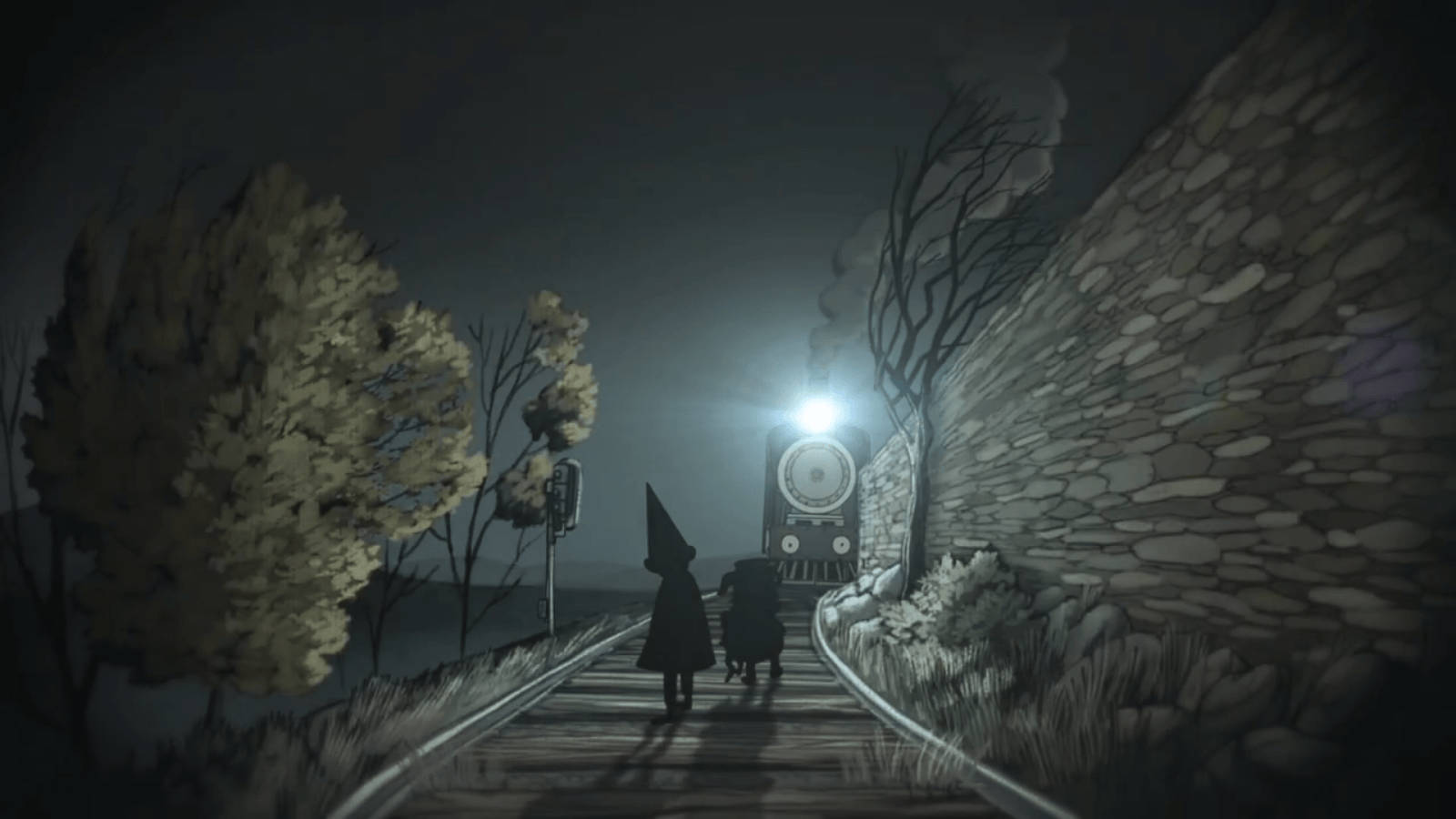 兩個戴帽的身影在夜間鐵路上走向一列發光的火車。