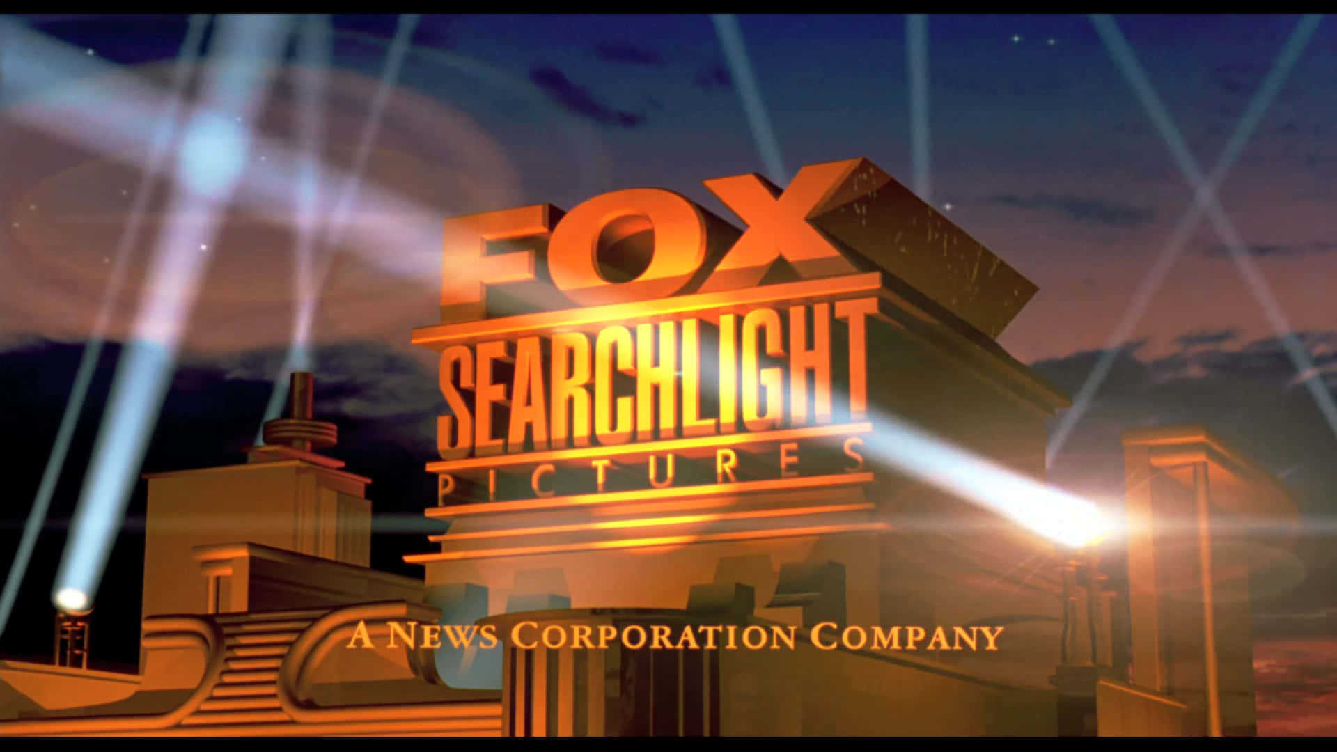 Fox Searchlight Pictures標誌在夜間探照燈下發光。