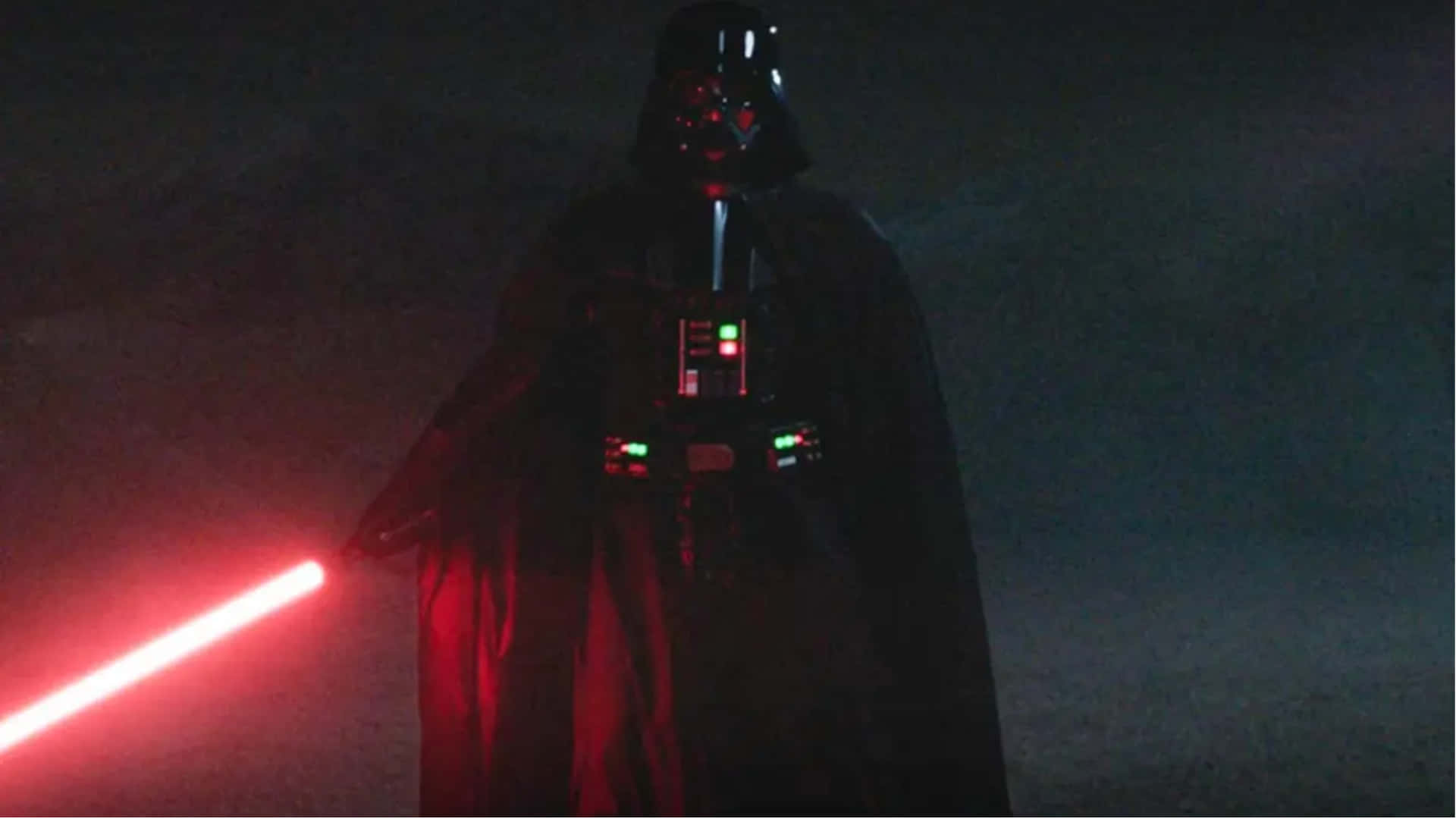 The Great Jedi Purge 桌布 壁紙 — 達斯維達在黑暗中威嚴地站立，手持發光的紅色光劍，他的頭盔臉被詭異的紅光照亮。