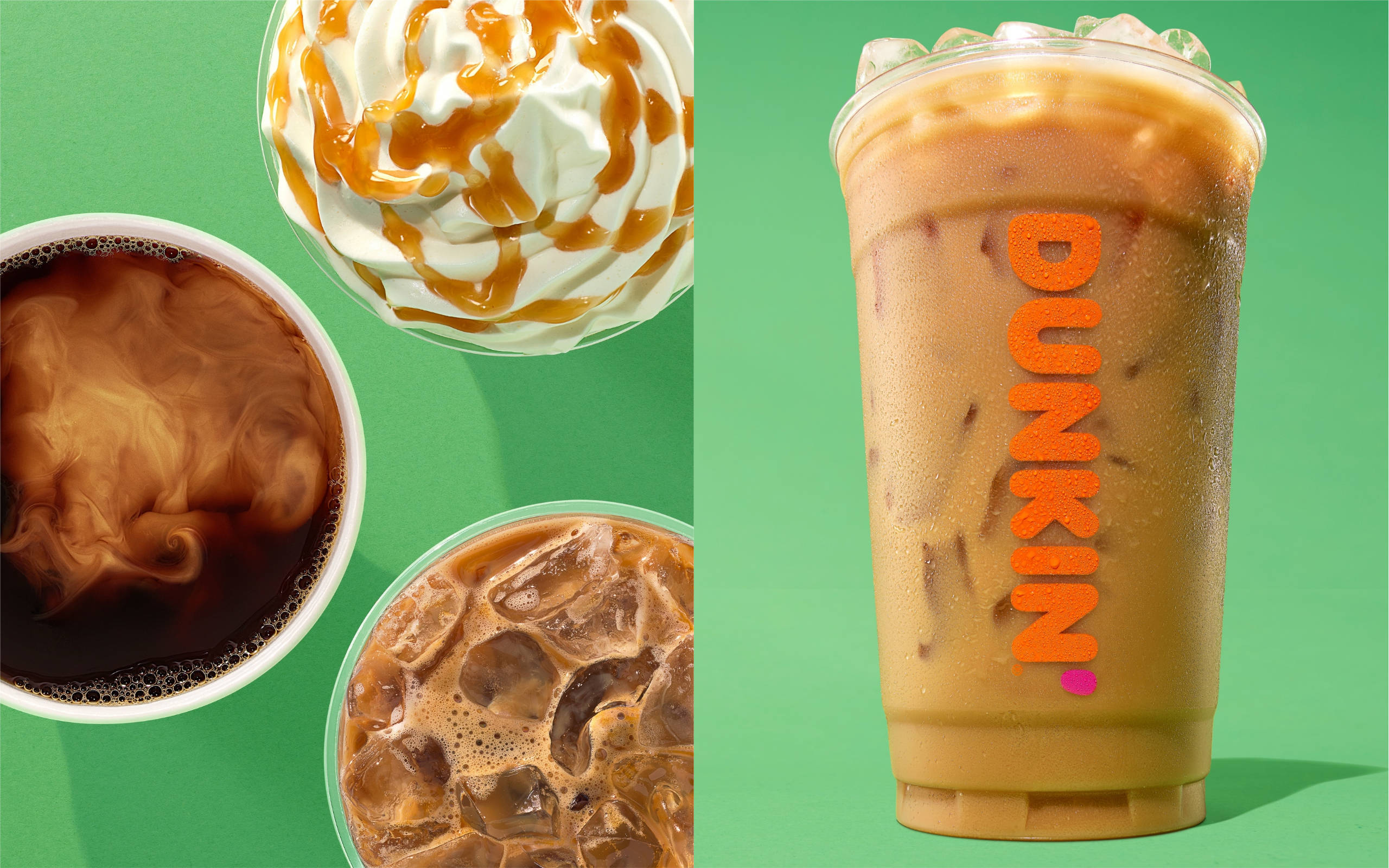 達美樂冰咖啡系列 壁紙 — 四杯Dunkin'咖啡飲品，包括冰咖啡焦糖漩渦和冰咖啡，裝在透明杯中，背景為鮮豔的綠色。