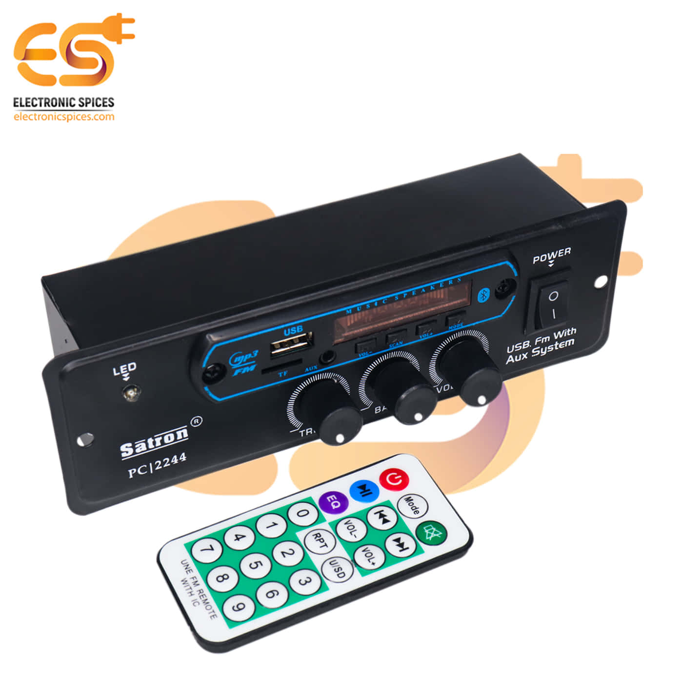 遙控MP3圖片 壁紙 — 黑色 Satron PC2244 汽車音響系統，帶 USB FM 輔助輸入和遙控器，白色背景。