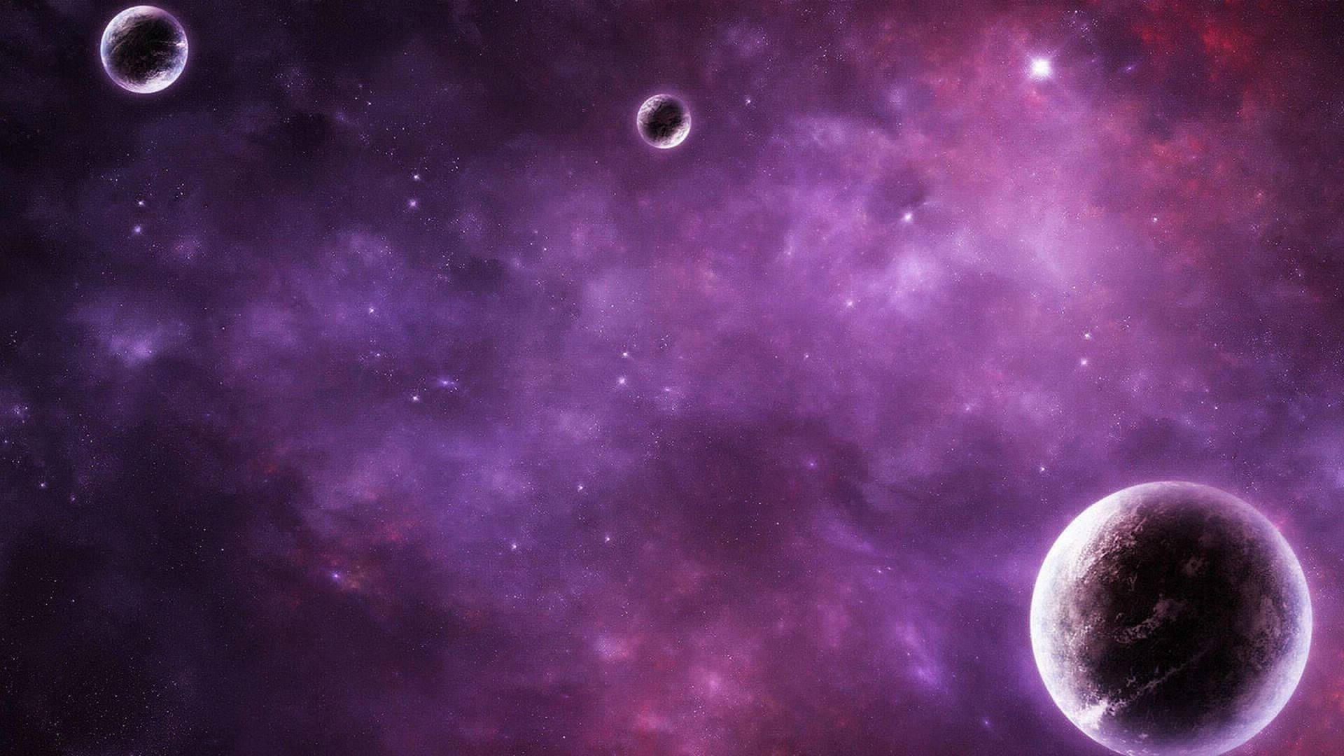 深空中帶有發光恆星和三顆行星的紫色星雲。
