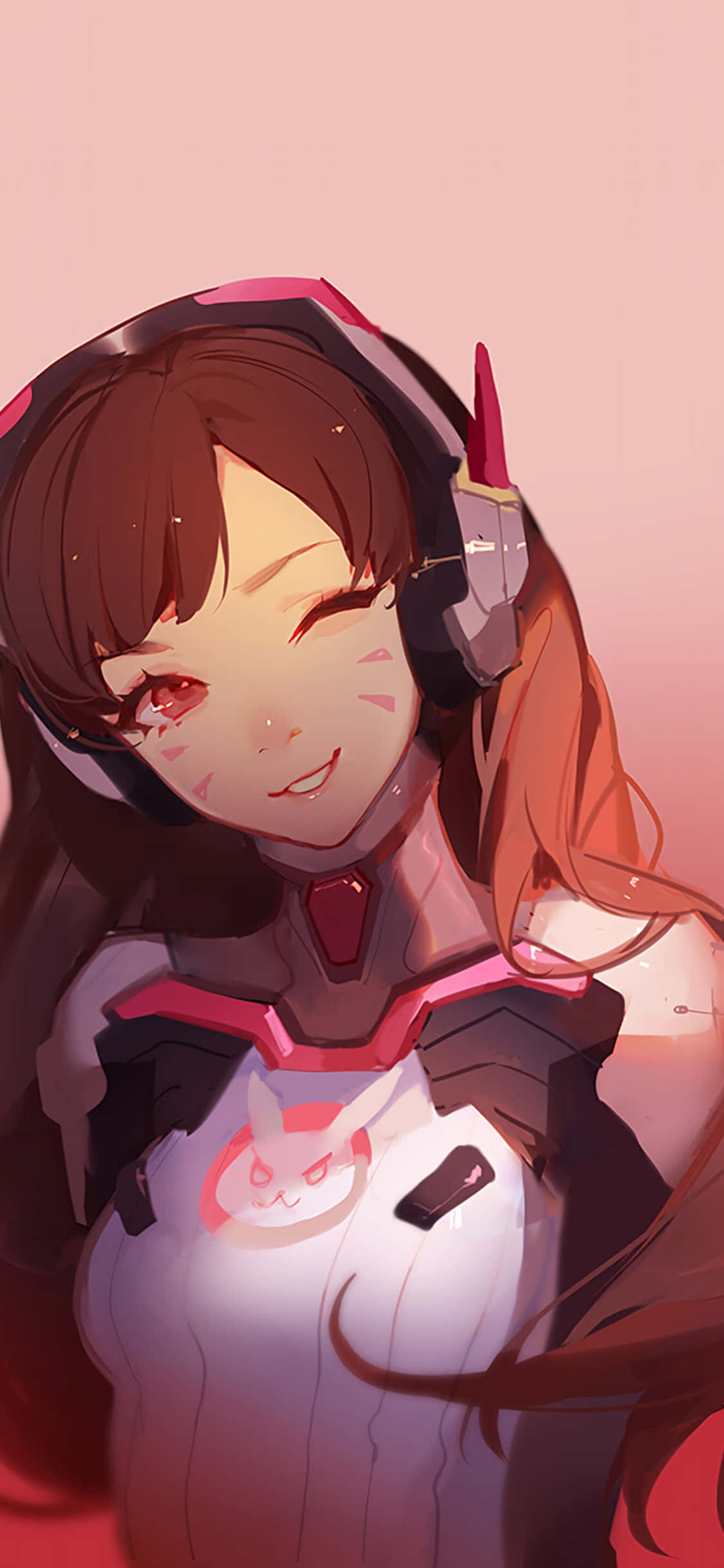適合 iPhone 11 的紅色動漫風格壁紙 壁紙 — 一位開朗的動漫女孩，棕色頭髮，紅色眼睛，穿著未來風格的粉紅色和黑色裝備，在柔和的粉紅色背景前微笑。