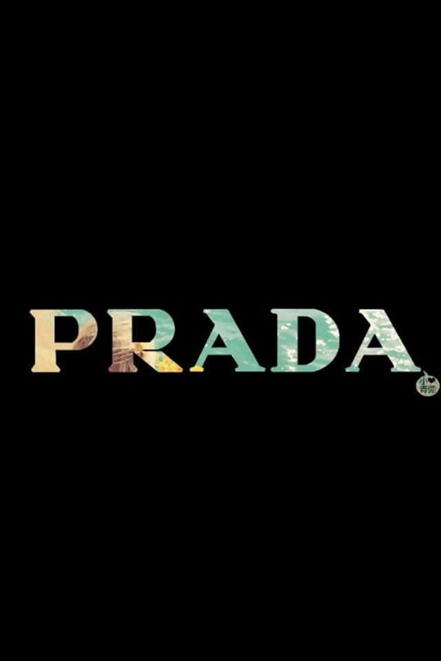 適合任何場合的優雅普拉達手袋 壁紙 — 粗體字PRADA填滿紋理圖案，置於純黑背景上。