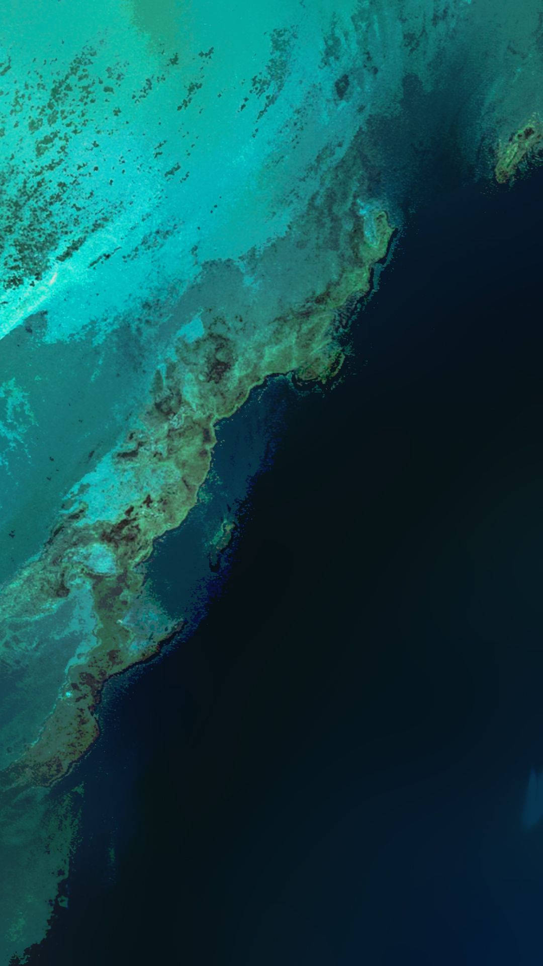 適合像素假期的放鬆海灘風景 壁紙 — 充滿活力的綠松石珊瑚礁過渡到深海洋藍色的鳥瞰圖。