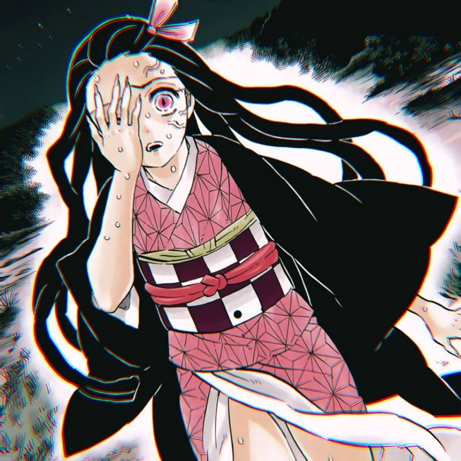 遮眼鬼滅之刃禰豆子 壁紙 — 一個痛苦嘅動漫女仔，長黑髮同粉紅色眼，用一隻手遮住塊面，背景係黑暗嘅暴風雨。