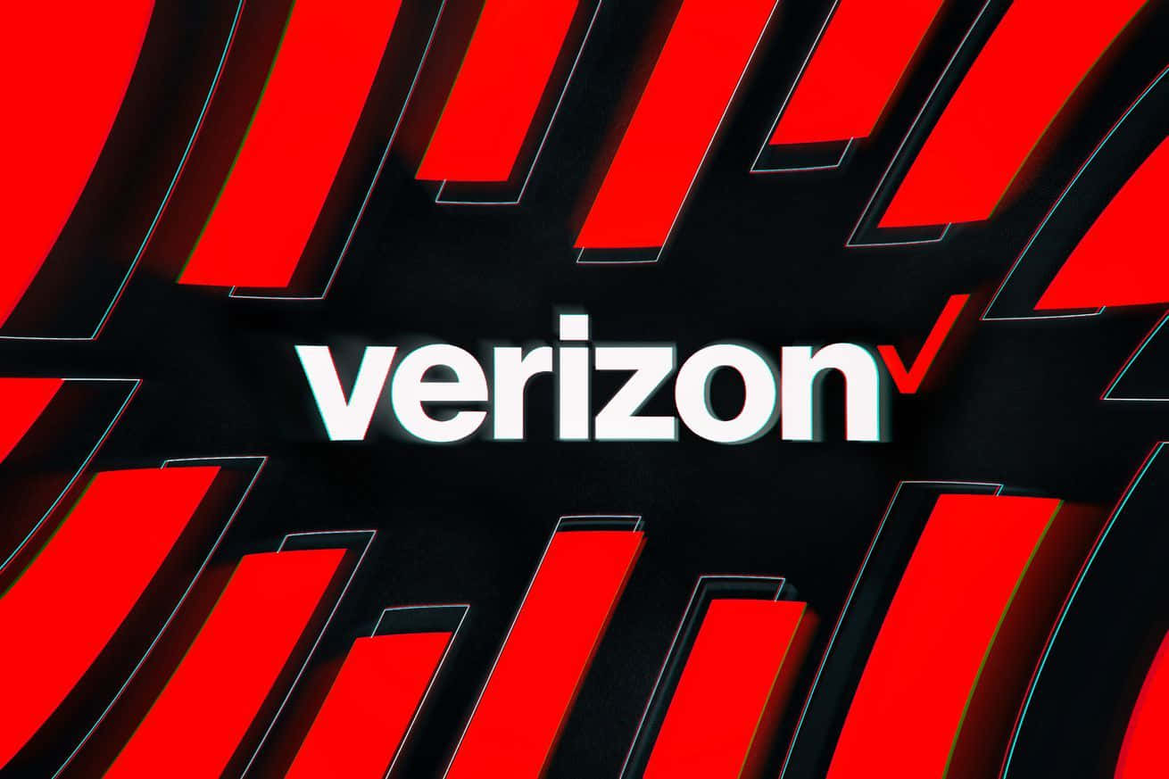 Verizon標誌居中於動態的紅色和黑色幾何背景上。
