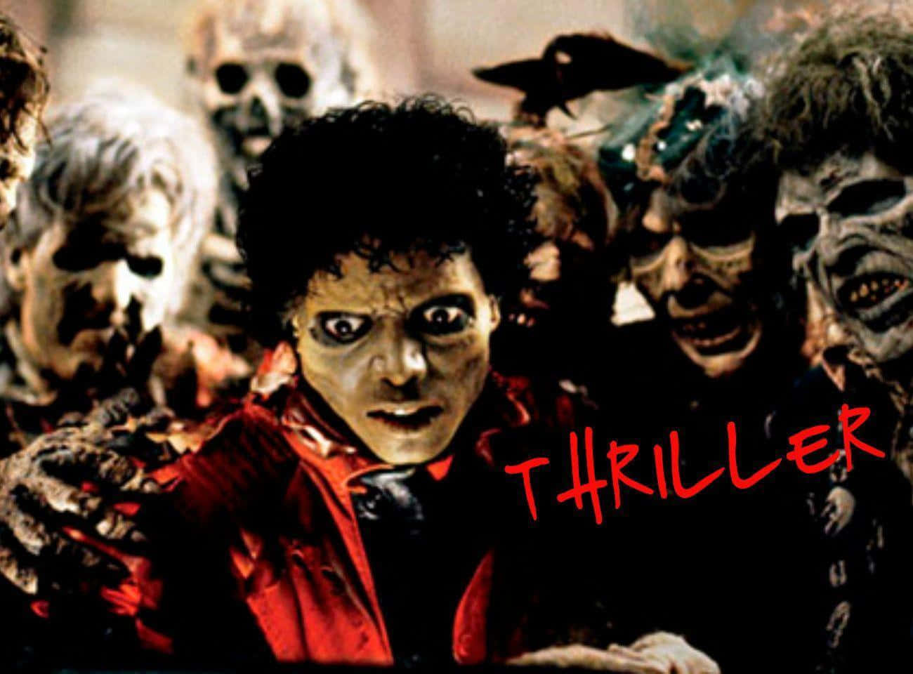 米高積遜在《Thriller》音樂錄影帶中穿著紅色外套被殭屍包圍。