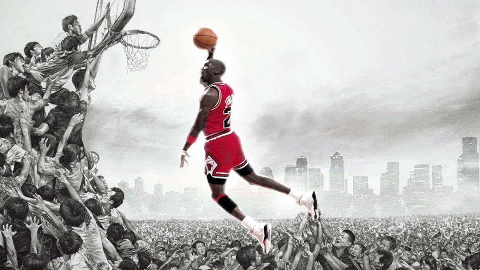 邁克爾·喬丹穿著經典白紅黑Air Jordan 1球鞋灌籃 壁紙 — 米高佐敦身穿紅色球衣在空中翱翔，下方是歡呼的人群，背後是城市天際線。