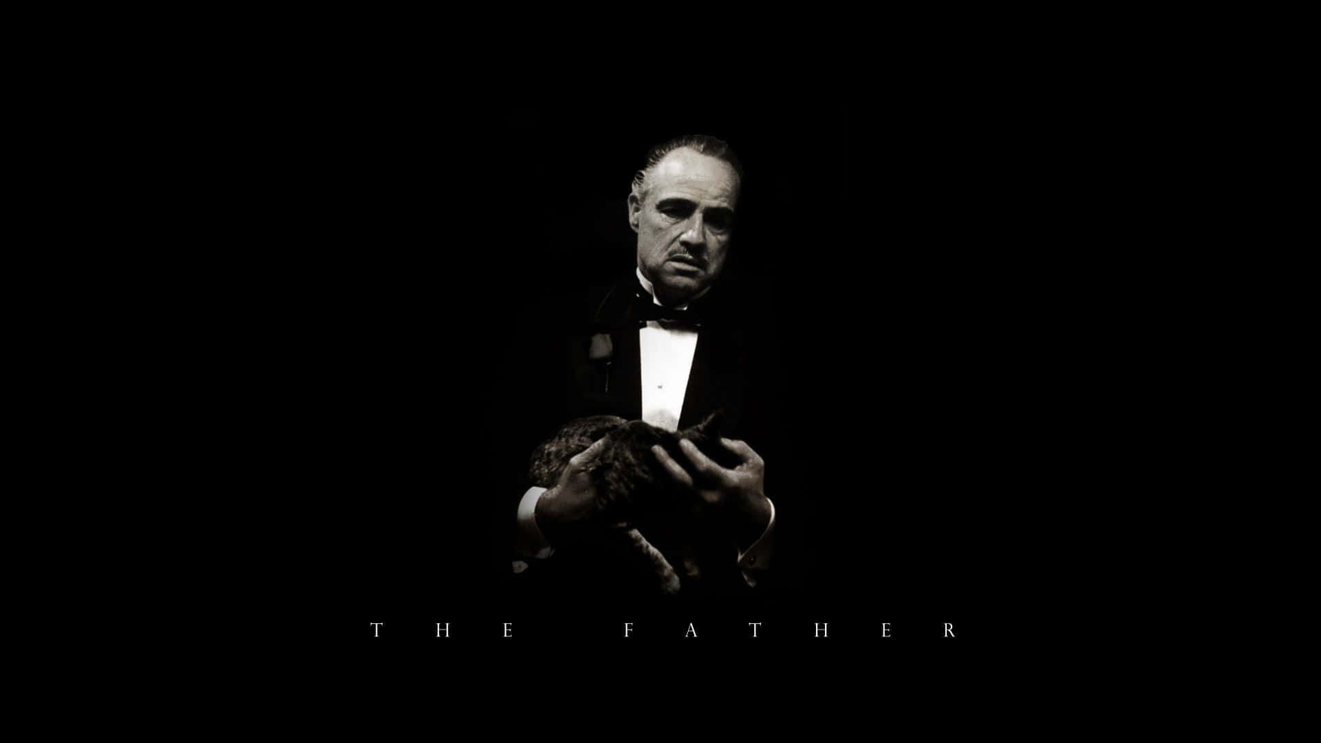身穿燕尾服的男人抱著貓，黑色背景上有文字 THE FATHER。