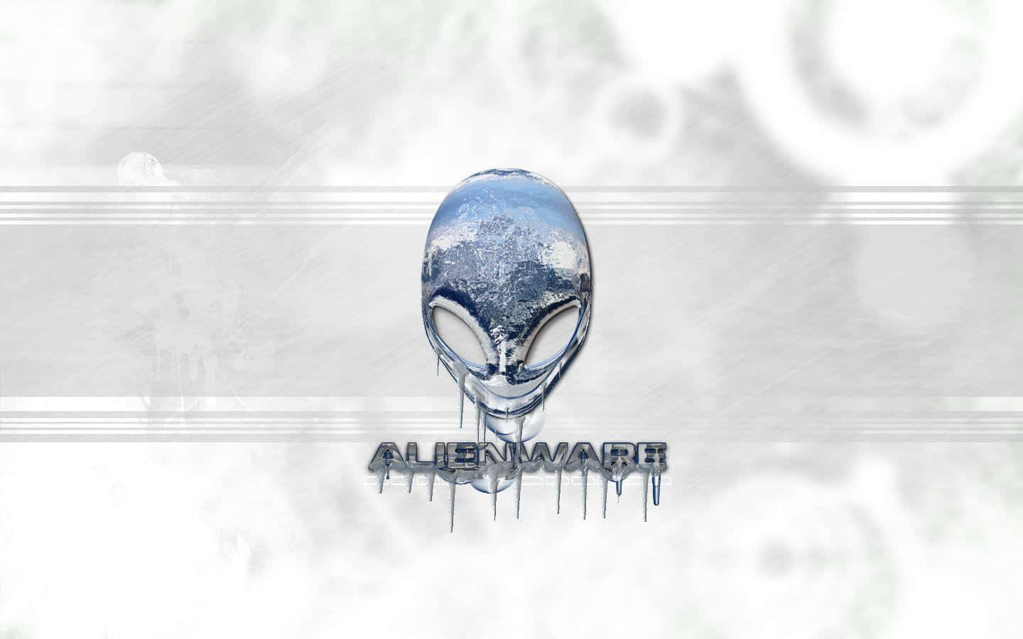 Alienware標誌，帶有滴落液體的金屬外星人頭，背景為煙霧灰色。