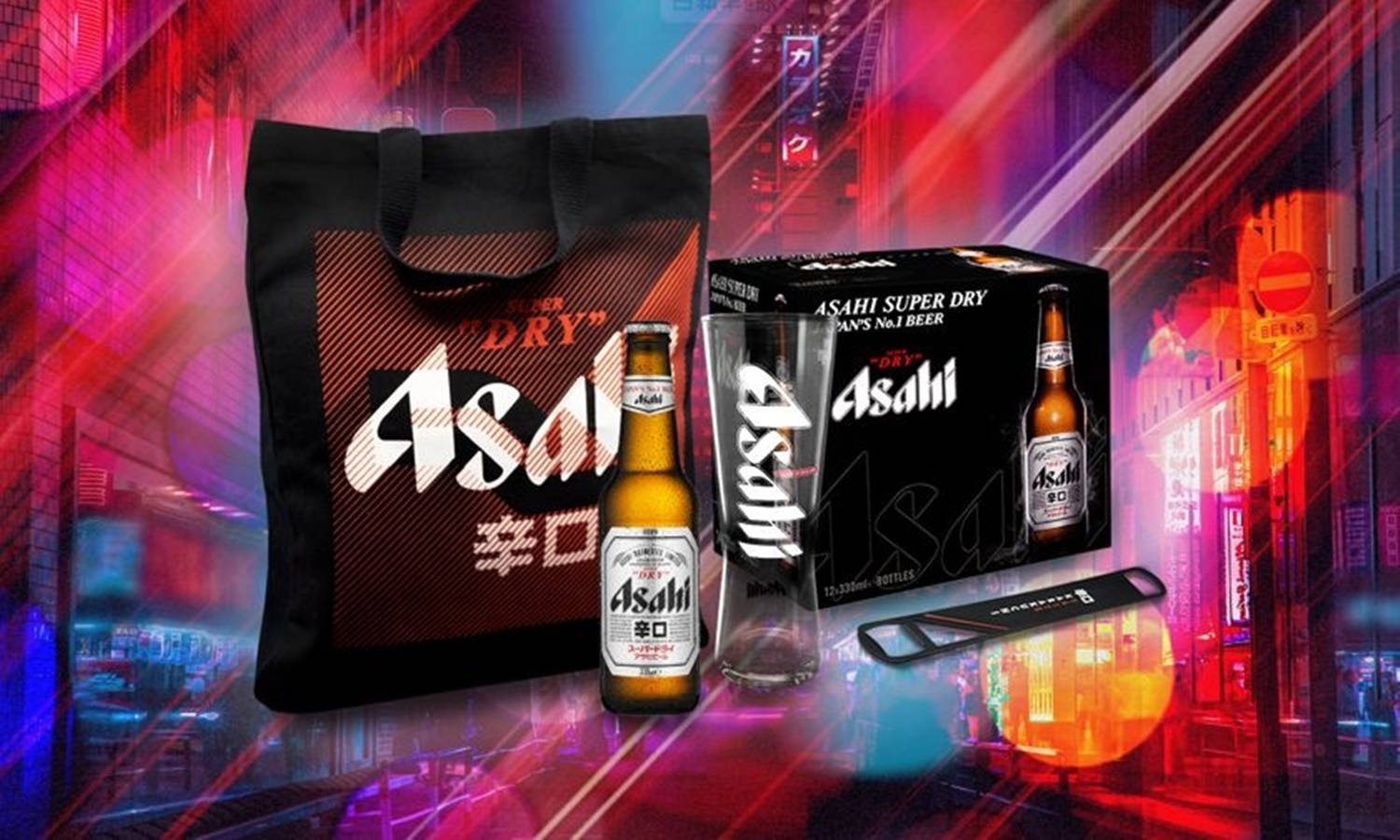 酒精快感發現朝日超干 壁紙 — Asahi Super Dry 啤酒套裝在夜間充滿活力的霓虹燈日本城市景觀中展示。