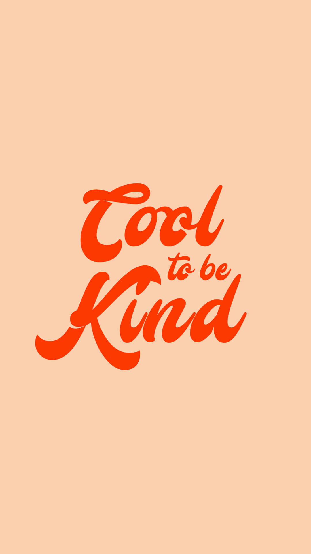 酷到友善 壁紙 — 鮮豔的橙色草書文字 'Cool to be Kind' 居中顯示在柔和的蜜桃色背景上。