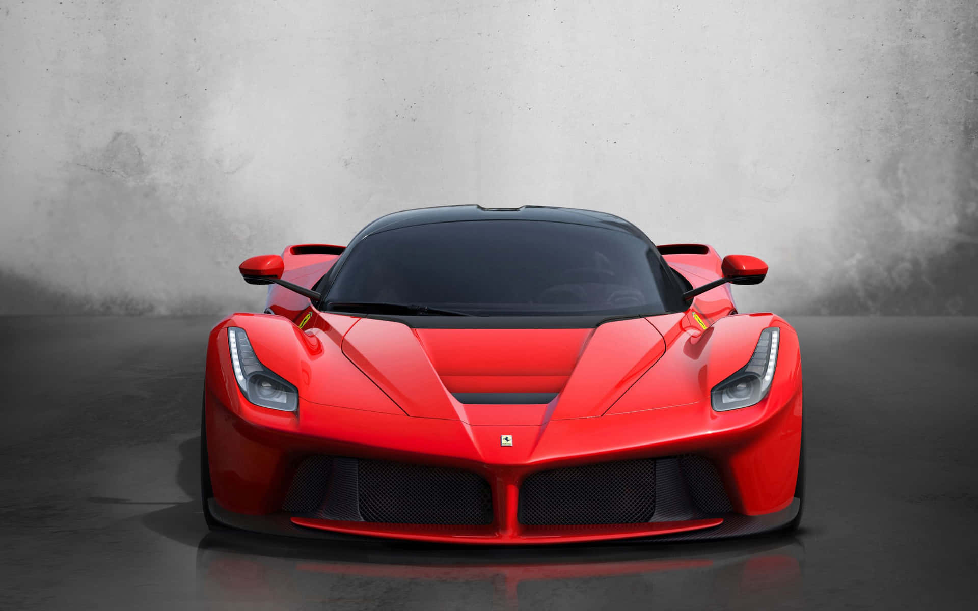 紅色法拉利 LaFerrari 跑車在攝影棚內，灰色混凝土背景。