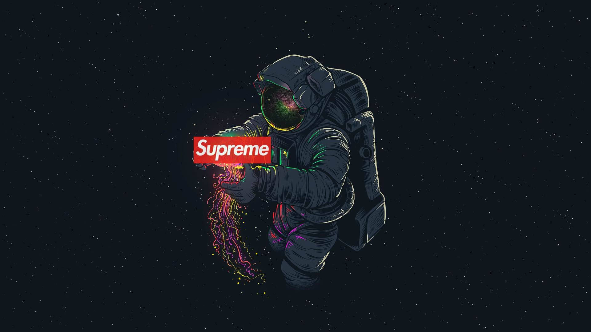 酷炫 Supreme 太空人水母 壁紙 — 一名太空人在太空中手持一個發光的霓虹水母，水母上有紅色Supreme標誌，背景是繁星點點的黑色。