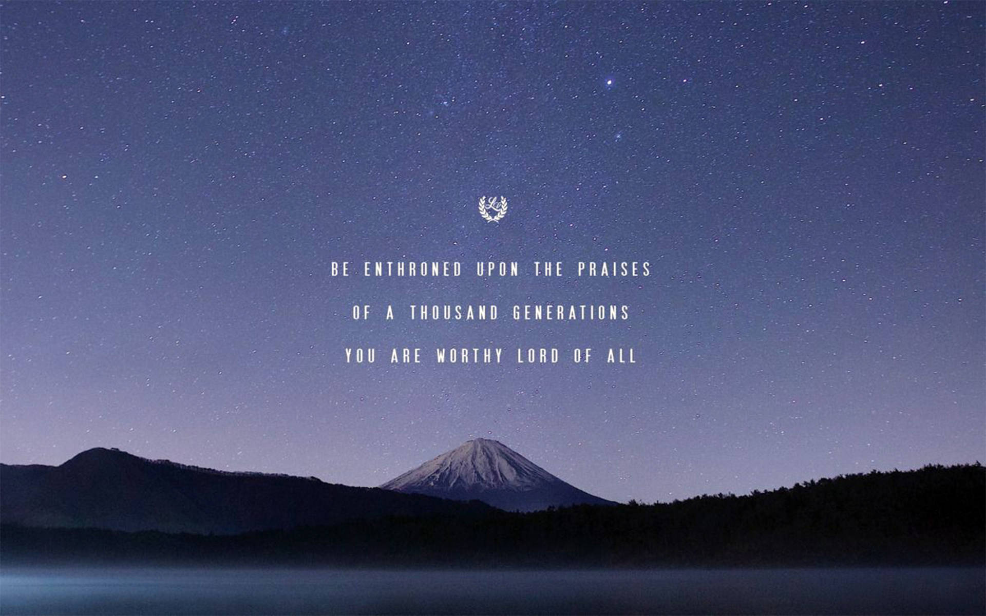 星空下積雪的山峰，帶有鼓舞人心的文字覆蓋層。