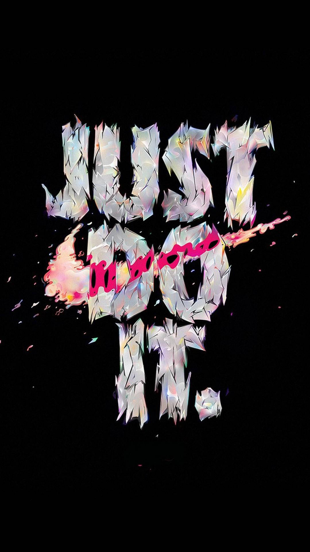 酷炫NBA「Just Do It」口號 壁紙 — 粗體鋸齒文字顯示「JUST DO IT」，帶有粉紅色火焰效果，背景為黑色。