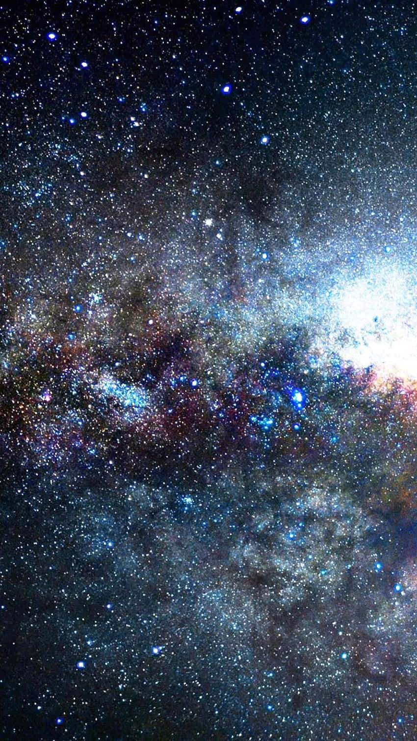 銀河系，在深空中帶有發光的星雲和無數恆星。