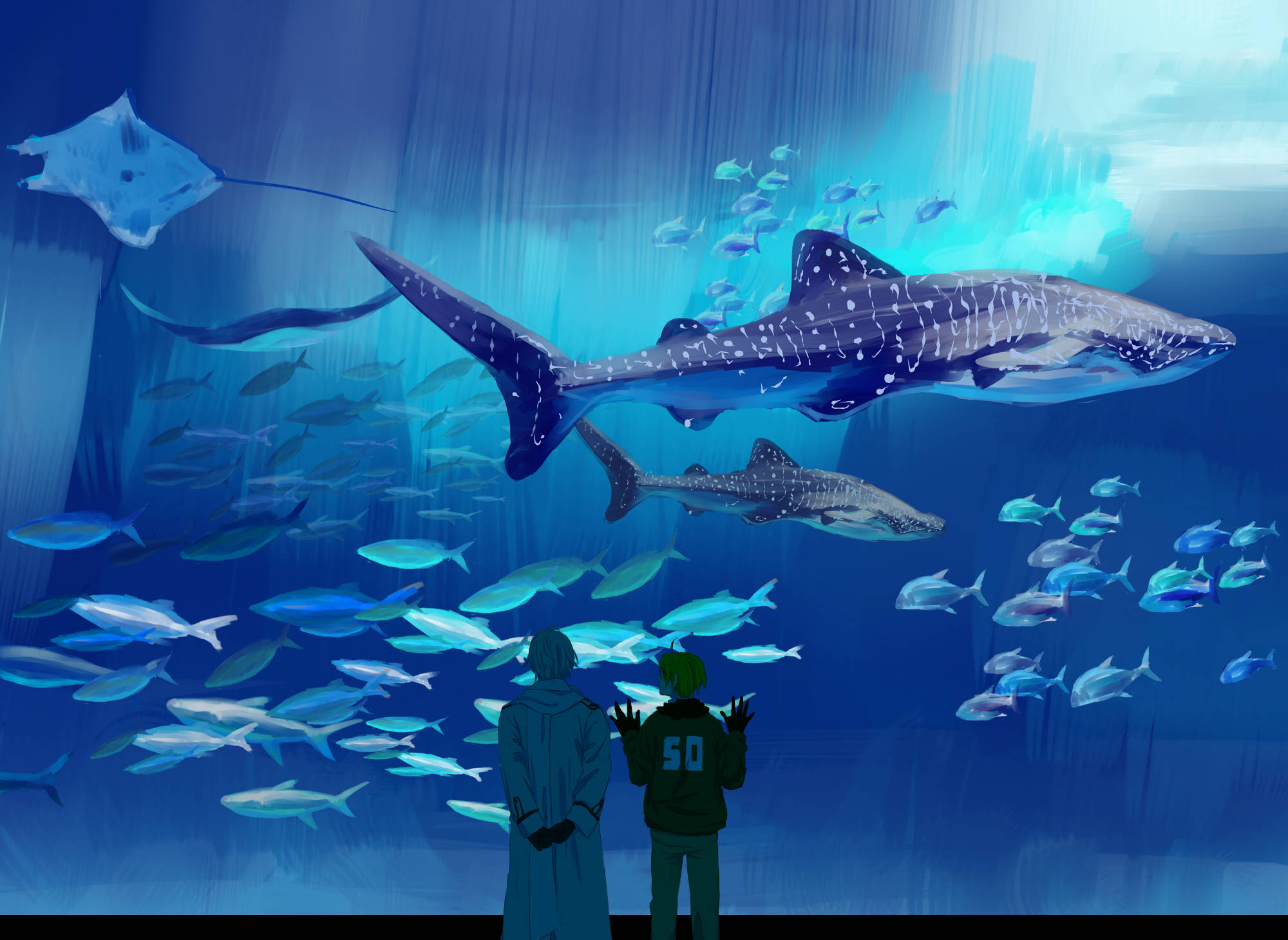 酷炫動漫水族館 壁紙 — 兩個人影敬畏地凝視著一條巨大的鯨鯊和一群魚在廣闊的藍色水族箱中游動。