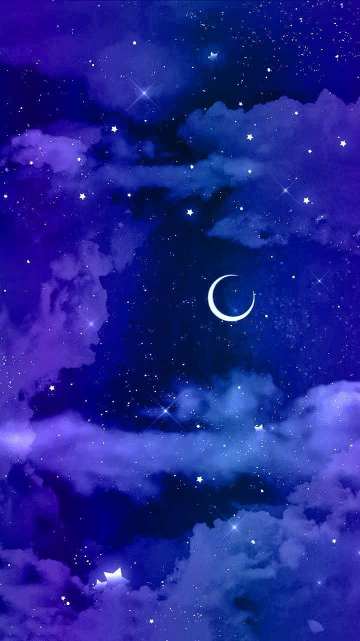 一個寧靜嘅夜空，有新月同星星穿過紫色雲層發光。