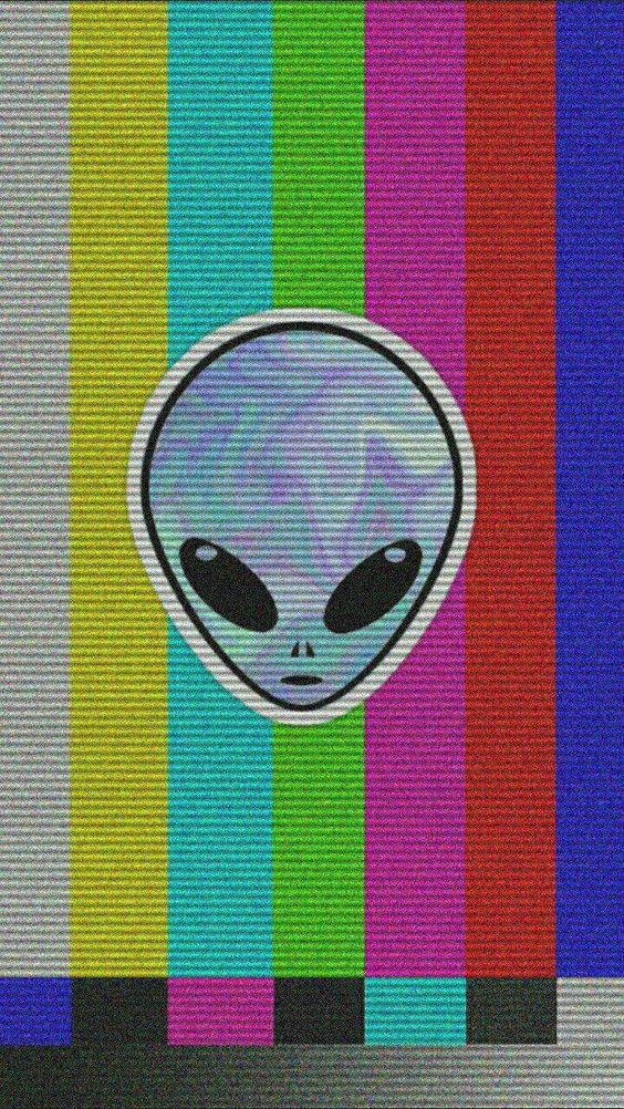 外星人頭像在復古電視測試圖案上，帶有彩虹條紋。