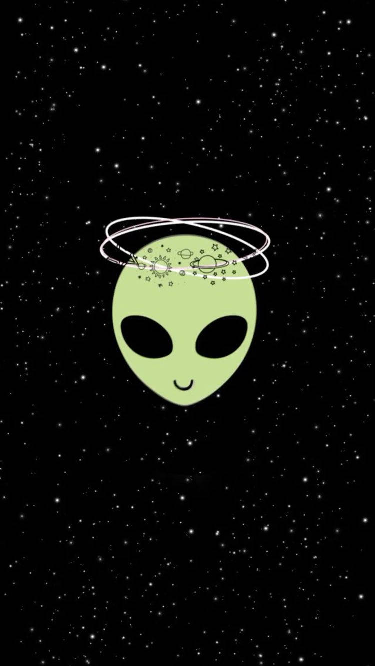 一個微笑的綠色外星人，帶著繞行的行星，在星光閃爍的太空背景前。