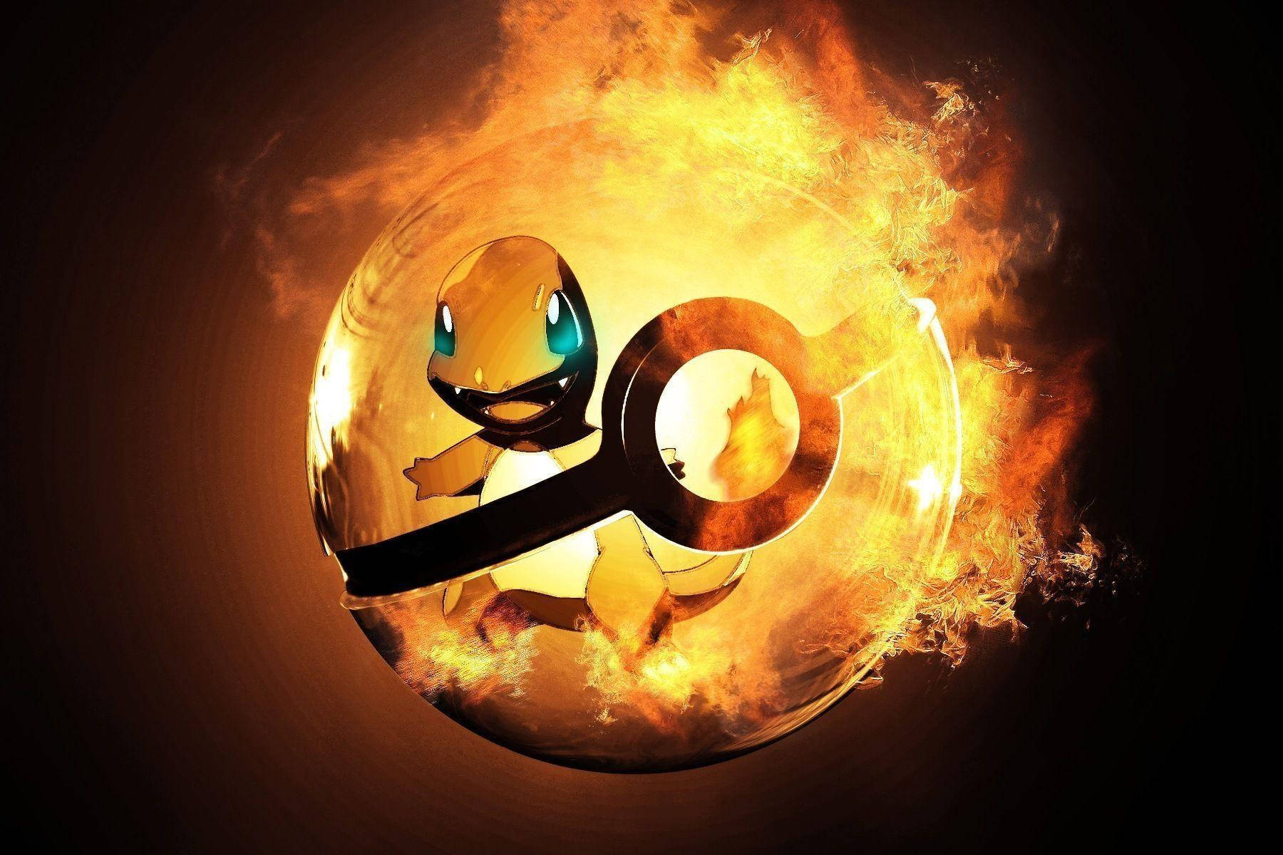 酷炫寶可夢小火龍 Poké Ball 壁紙 — 一隻火熱的小火龍從一個發光的精靈球中爆發出來，被動態的橙色火焰包圍，背景是黑暗的。