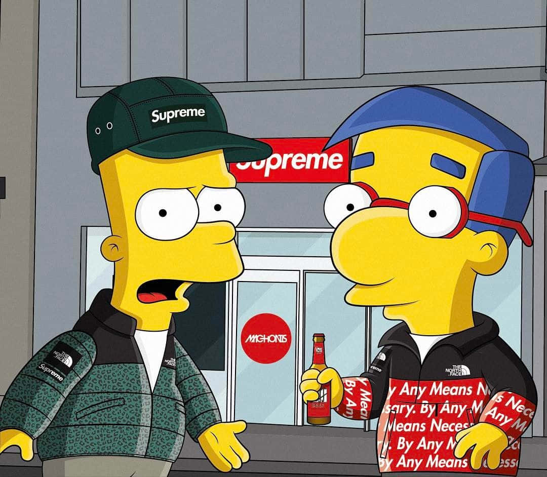 酷炫巴特·辛普森 Supreme帽子 壁紙 — 兩個身穿 Supreme 和 The North Face 裝備的辛普森角色站在 Supreme 商店外，其中一個手持啤酒瓶。