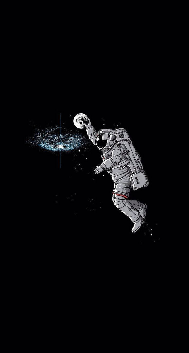 太空人在深空中伸手觸及發光的螺旋星系。