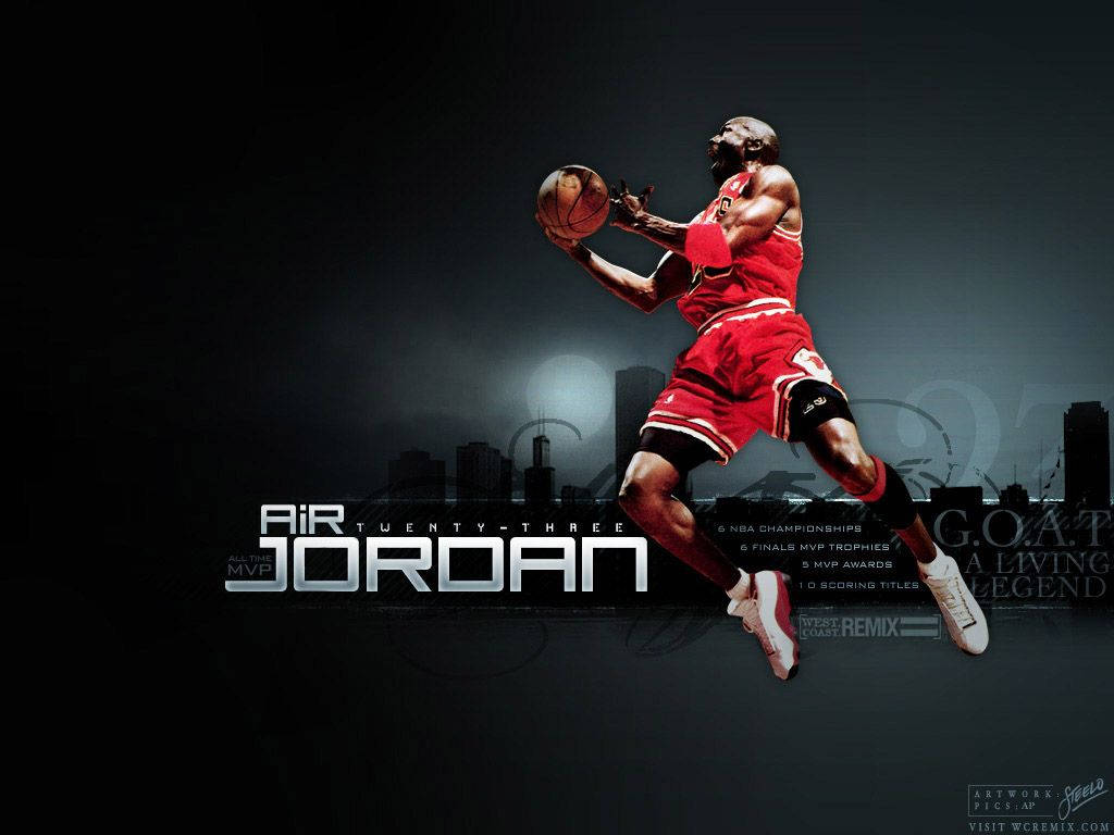 酷炫籃球Air Jordan 壁紙 — 米高佐敦身穿紅色芝加哥公牛隊球衣，在黑暗的城市天際線背景下跳起並持球。