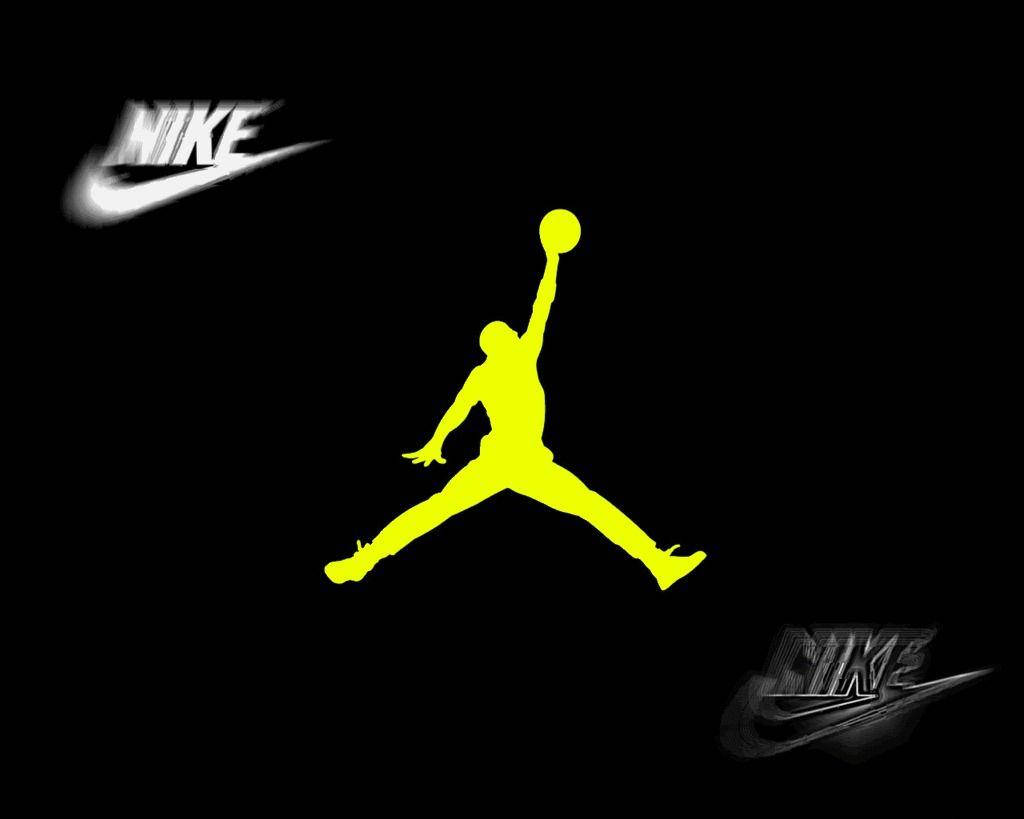 酷炫耐克 Jordan 壁紙 — 一個明亮的黃色剪影，描繪一名籃球運動員在半空中扣籃，背景為黑色，並有兩個Nike swoosh標誌。