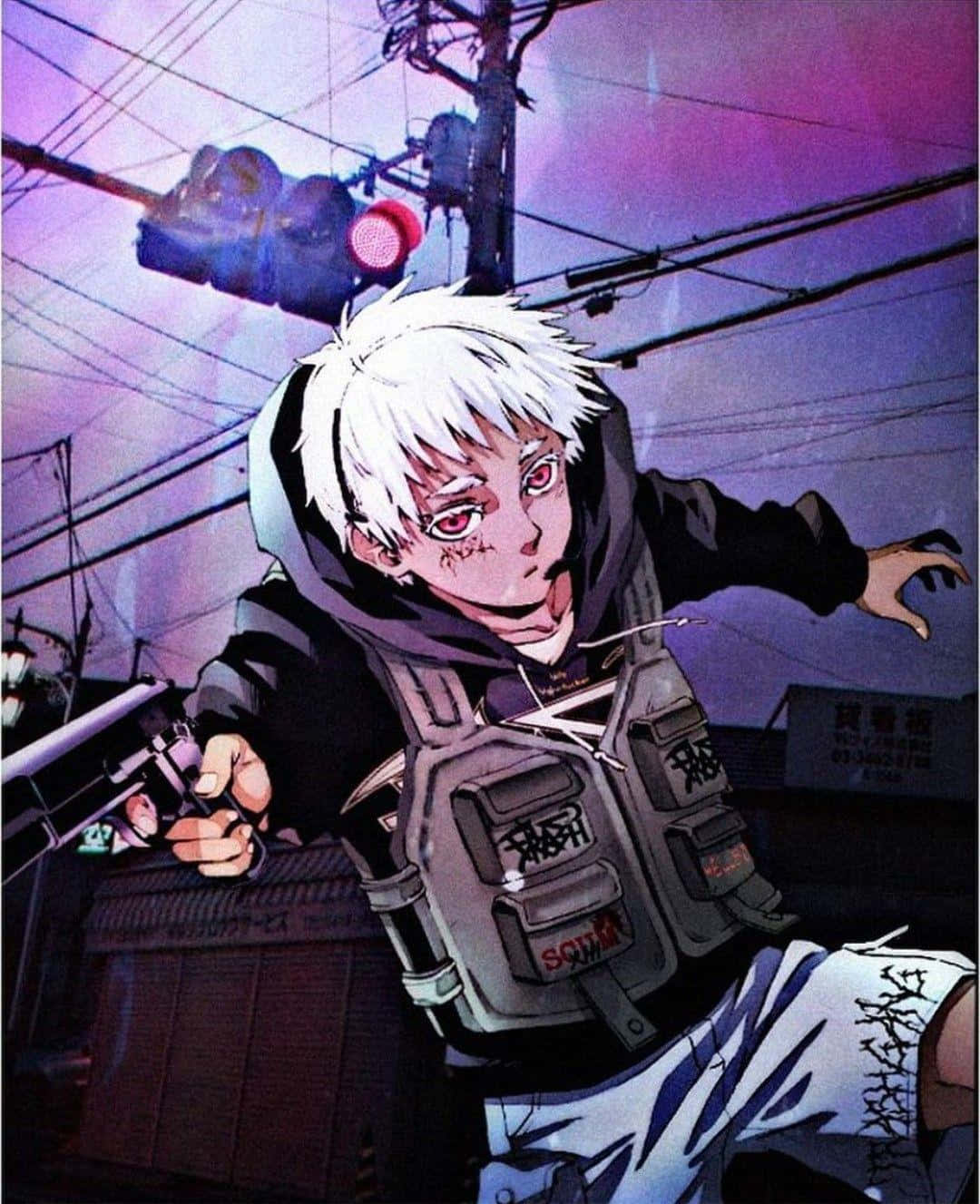 酷男孩動漫藝術 壁紙 — 一個白髮的動漫角色穿著戰術裝備，在紫色黃昏天空下，纏繞的電線和發光的紅色交通燈中瞄準槍支。