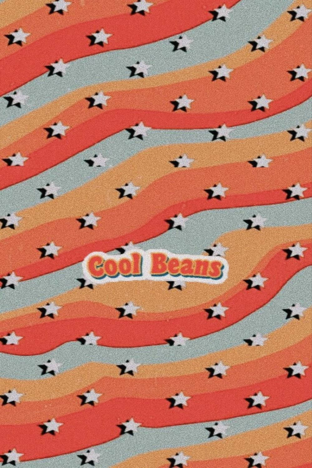 橙色同藍綠色嘅波浪條紋，配上白色星星同「Cool Beans」文字。