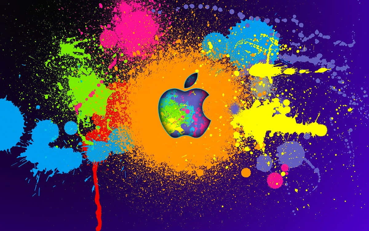 Apple標誌被明亮的油漆飛濺包圍在深紫色背景上