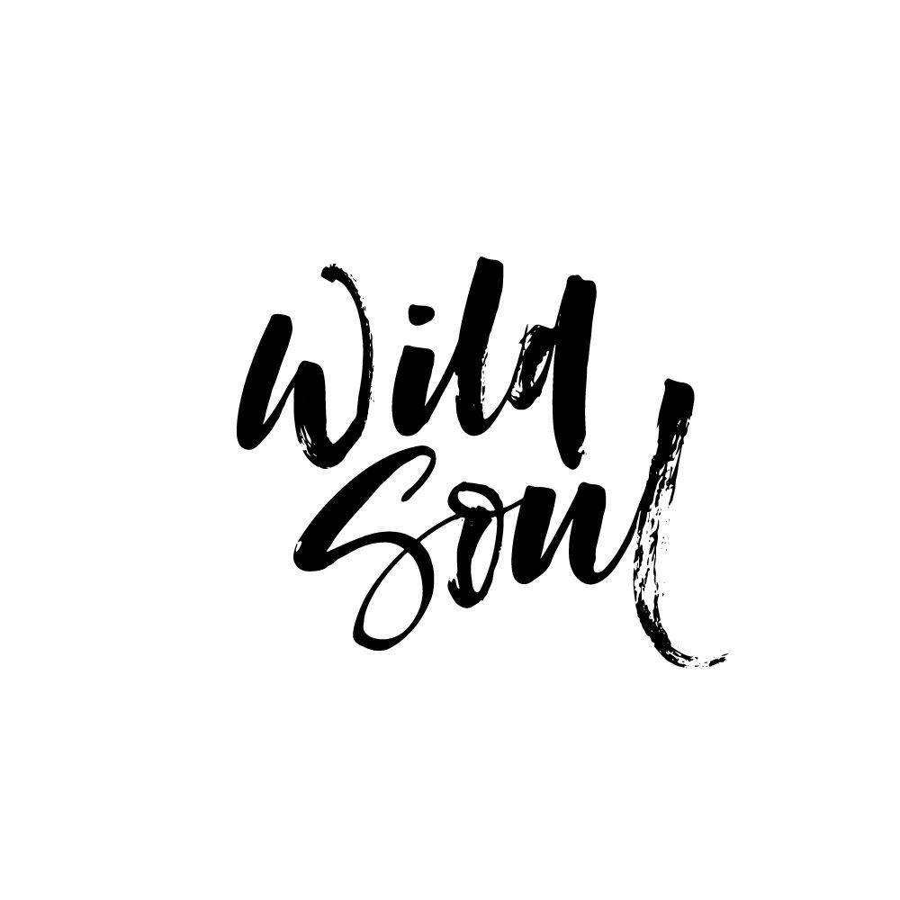 粗體筆觸字體在白色背景上讀作 wild soul — 美學白色動態圖 壁紙